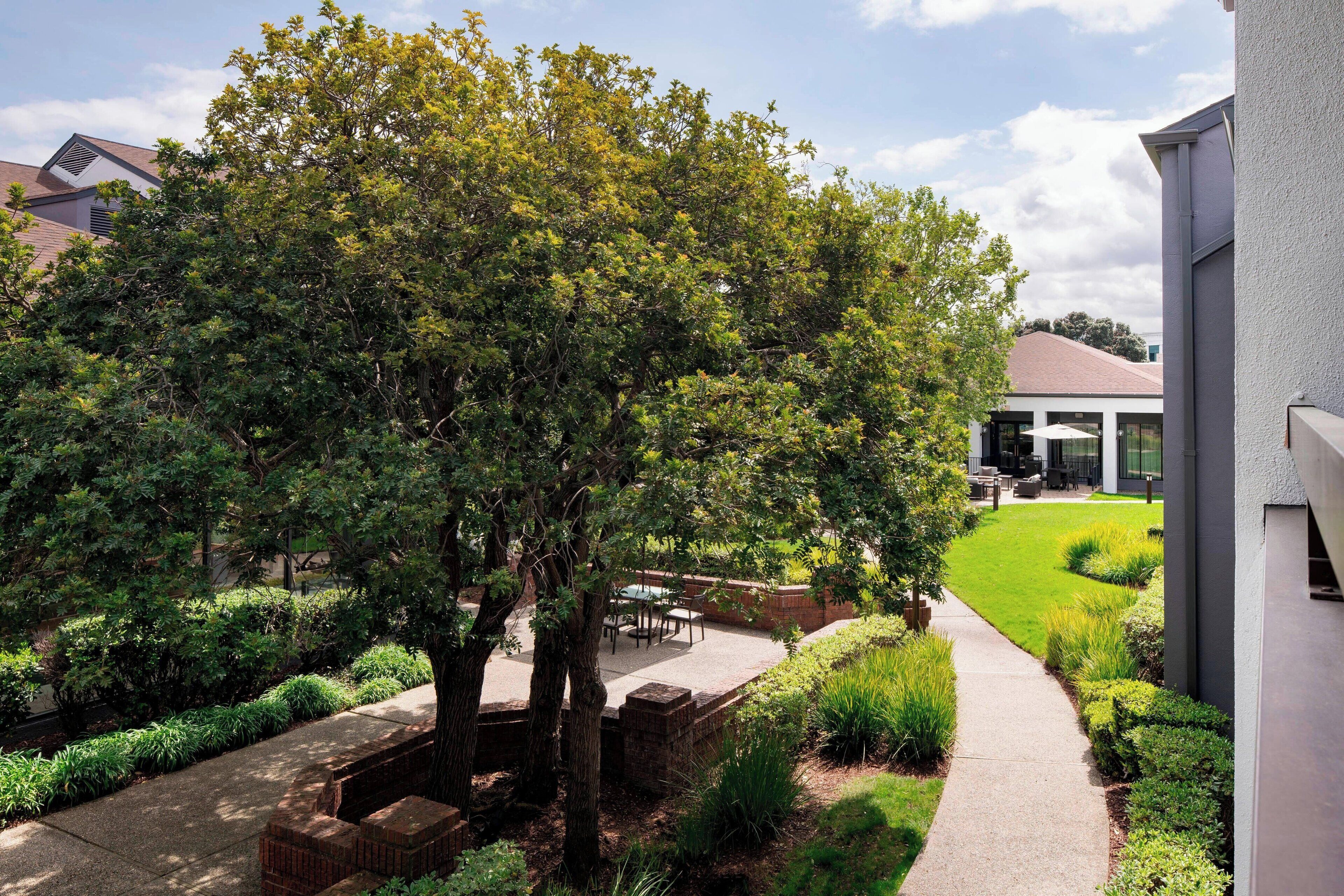 Photo - Courtyard by Marriott San Francisco Airport