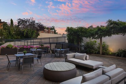 Courtyard New Haven at Yale