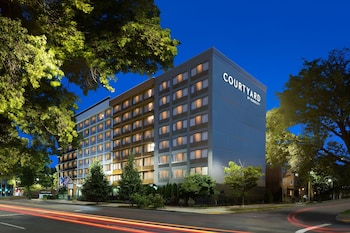 Courtyard New Haven at Yale