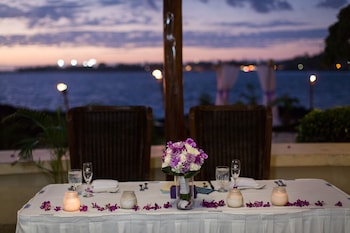 Reception area at Royal Kona Resort