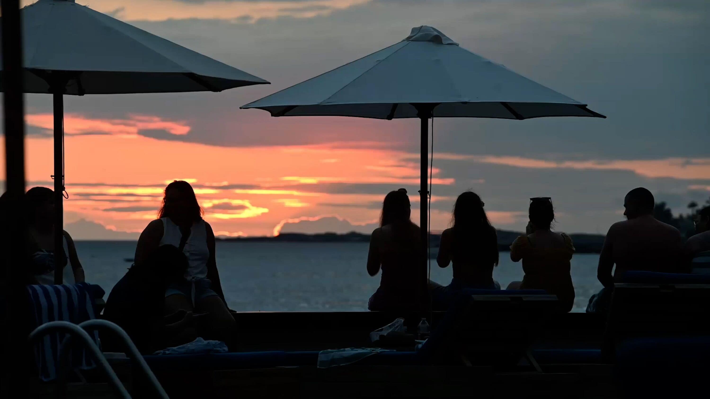 Breakfast and dinner served