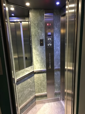 Lift - Arlette Am Hauptbahnhof Hotel (Zürich)