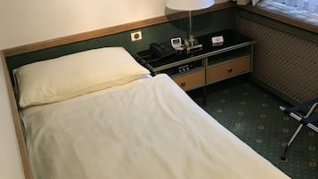 Single Room | Down duvets, minibar, in-room safe, desk