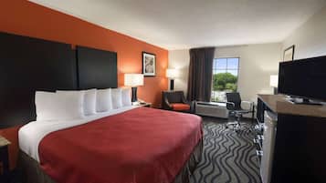 Een bureau, een strijkplank/strijkijzer, gratis babybedden, gratis wifi