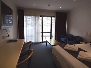 Desk, iron/ironing board, free cribs/infant beds, rollaway beds - Ceduna Foreshore Hotel Motel (Ceduna)