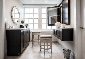 Presidential Suite, 1 King Bed | Bathroom | Free toiletries, hair dryer, towels, soap