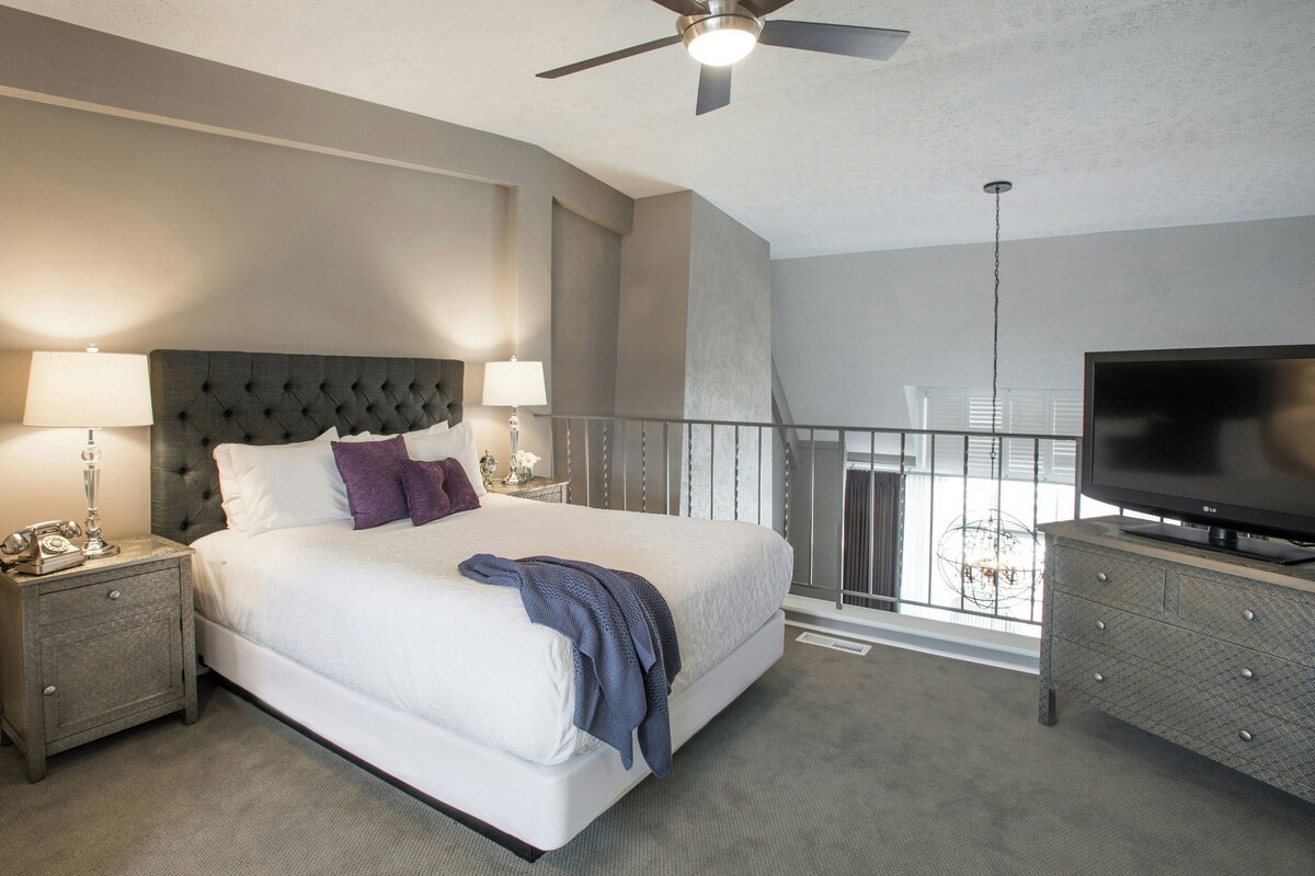 Premier Loft, 1 Queen Bed | Premium bedding, laptop workspace, blackout drapes, iron/ironing board
