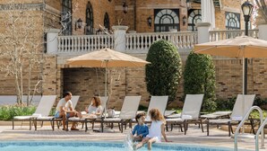 Outdoor pool, open 6:00 AM to 10:00 PM, pool umbrellas, sun loungers - Omni Shoreham Hotel Washington DC (Washington)