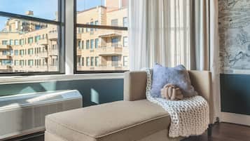 Suite Presidensial, 1 Tempat Tidur King | Seprai premium, selimut bulu angsa, brankas, dan meja kerja