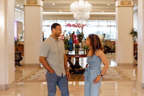 2 bars/lounges, cocktail bar - Omni Shoreham Hotel (Washington)