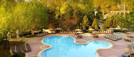 Outdoor pool, open 6:00 AM to 10:00 PM, pool umbrellas, sun loungers