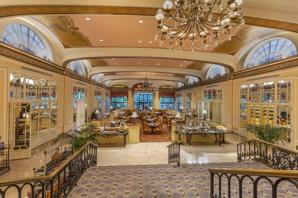 Breakfast, lunch served; Regional cuisine, garden views 