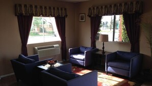 Living area - Motel 6 Beaumont, CA (Beaumont)