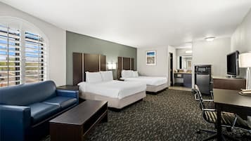 Quarto standard, 2 camas Queen, para não fumantes, micro-ondas (Larger Room) | Camas com colchões pillow-top, escrivaninha