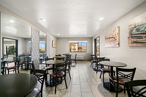 Petit déjeuner complet compris