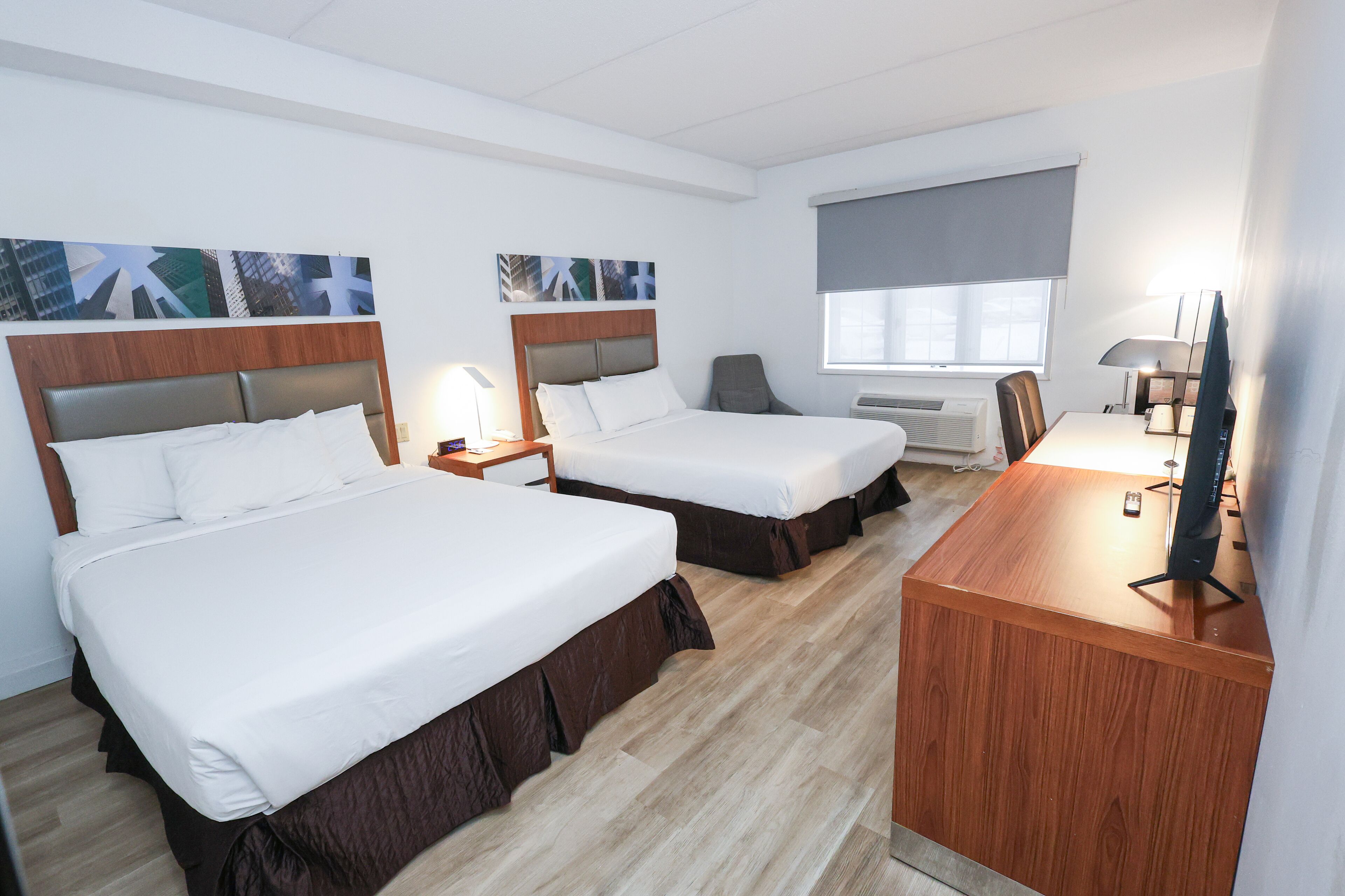 Photo - Travelodge by Wyndham Niagara Falls Lundys Lane