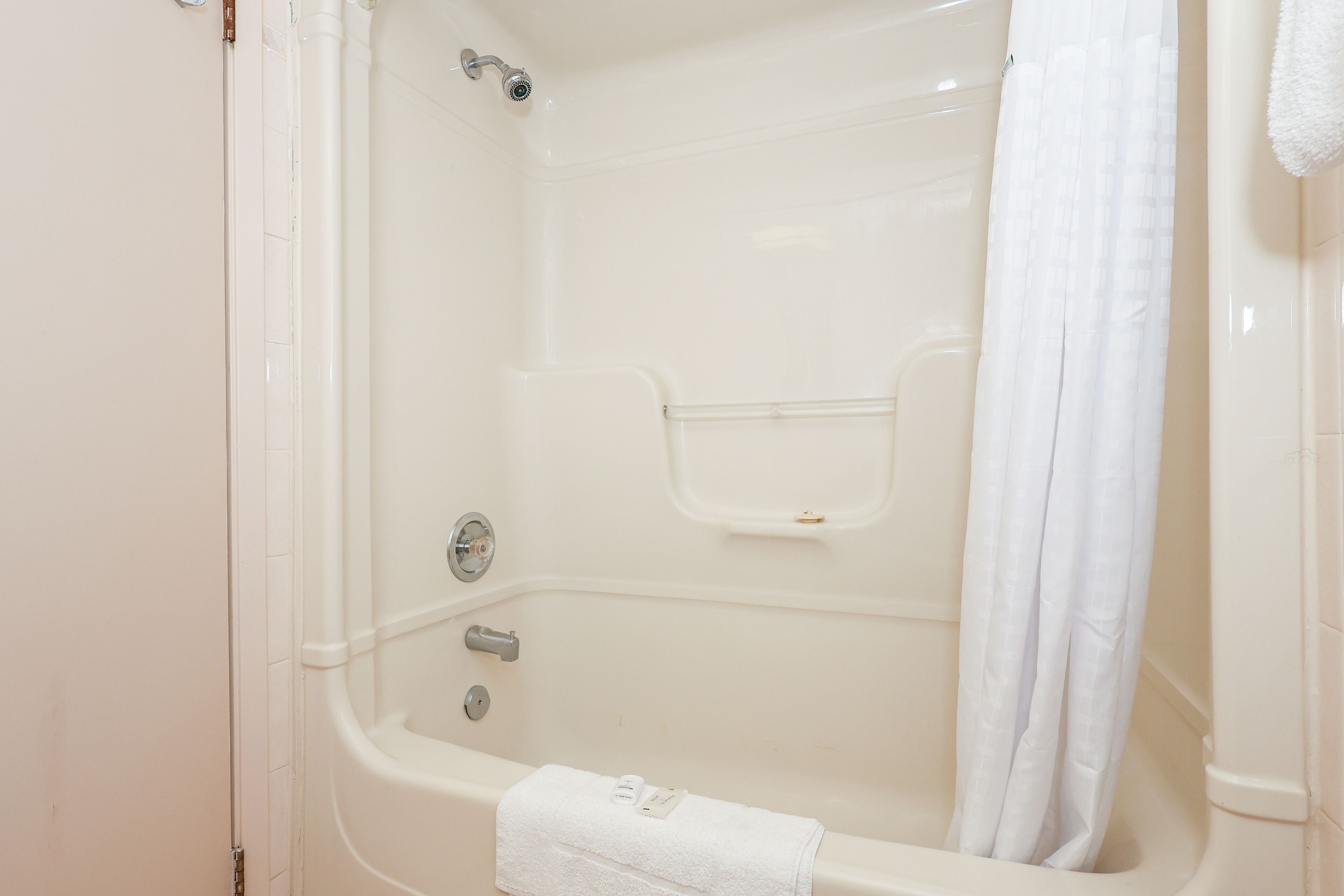 Photo - Travelodge by Wyndham Niagara Falls Lundys Lane