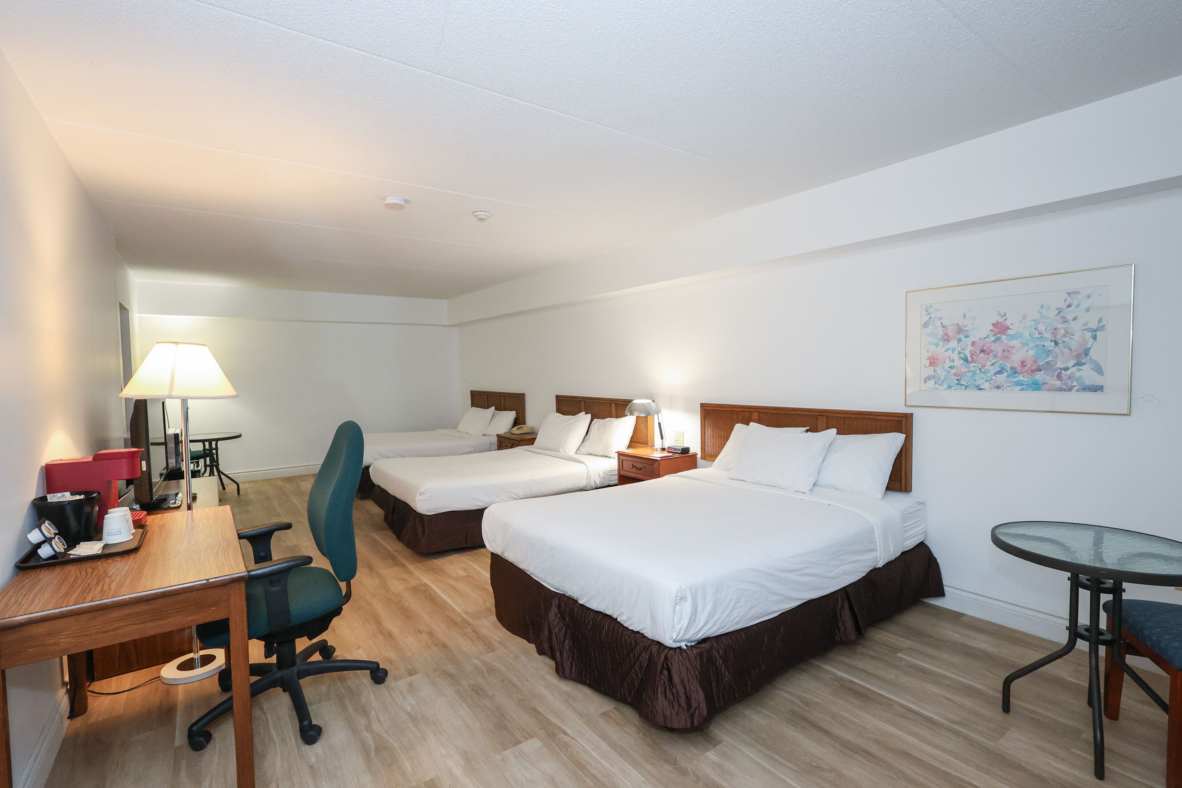 Photo - Travelodge by Wyndham Niagara Falls Lundys Lane