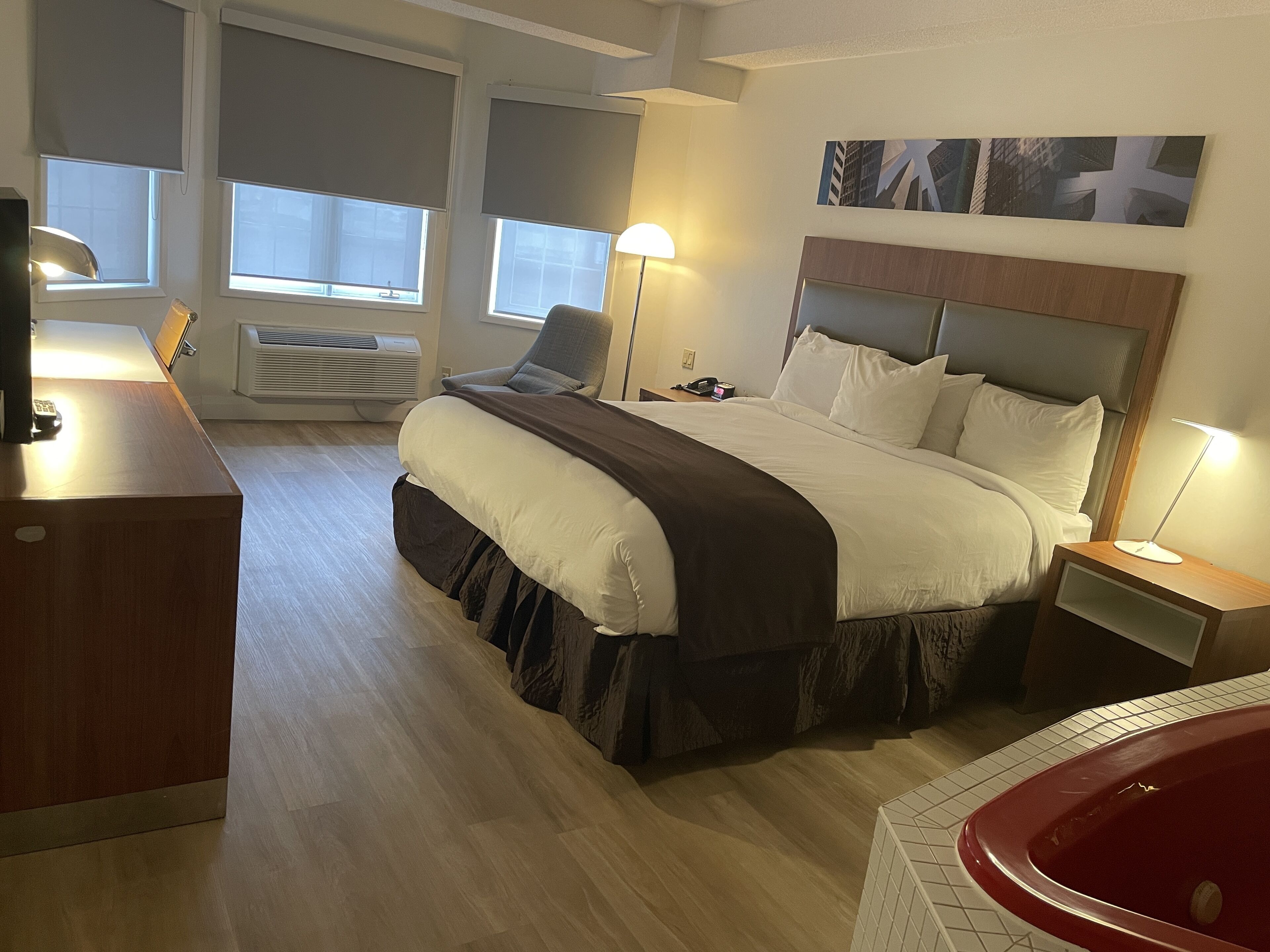 Photo - Travelodge by Wyndham Niagara Falls Lundys Lane