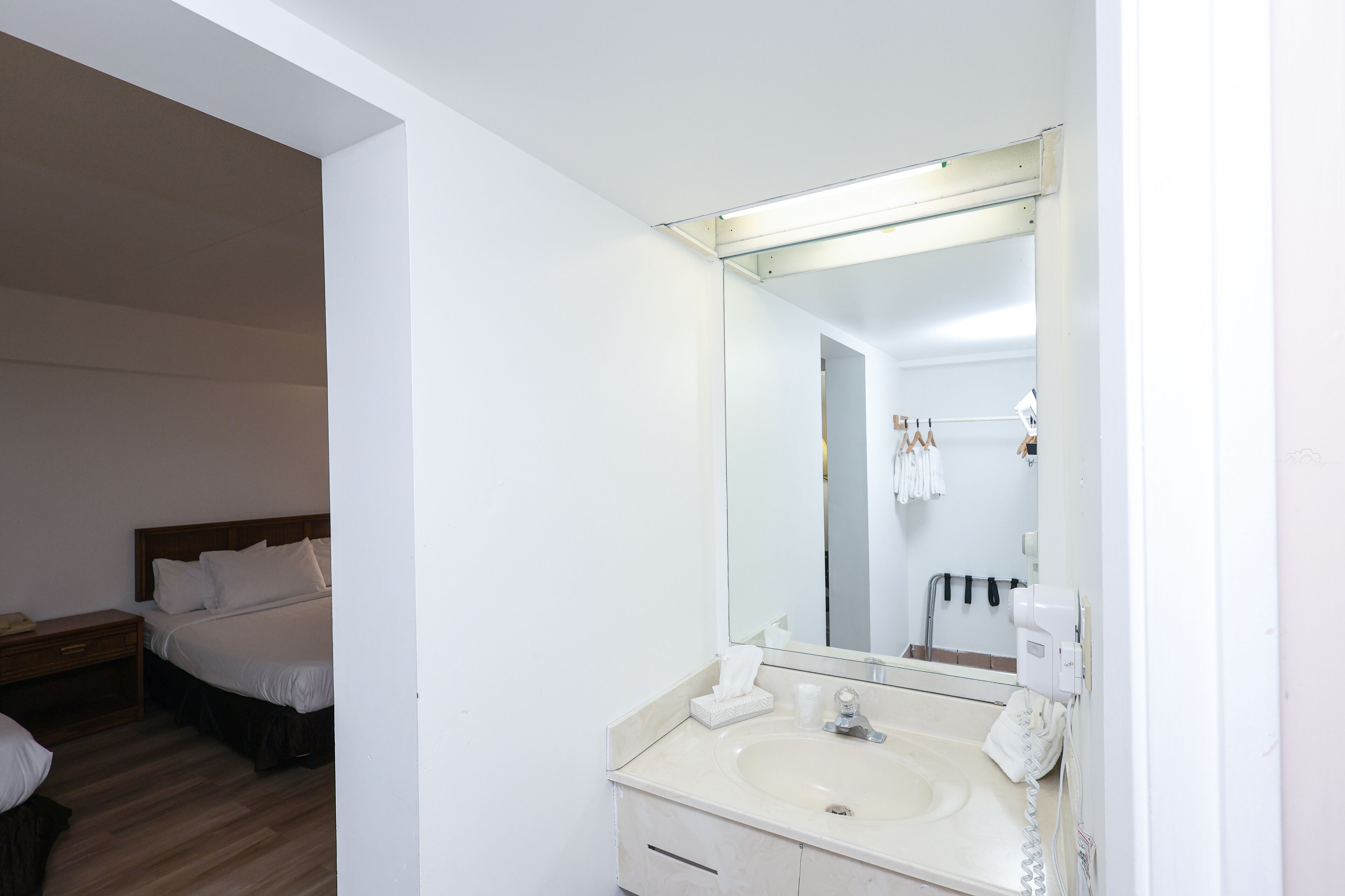 Photo - Travelodge by Wyndham Niagara Falls Lundys Lane