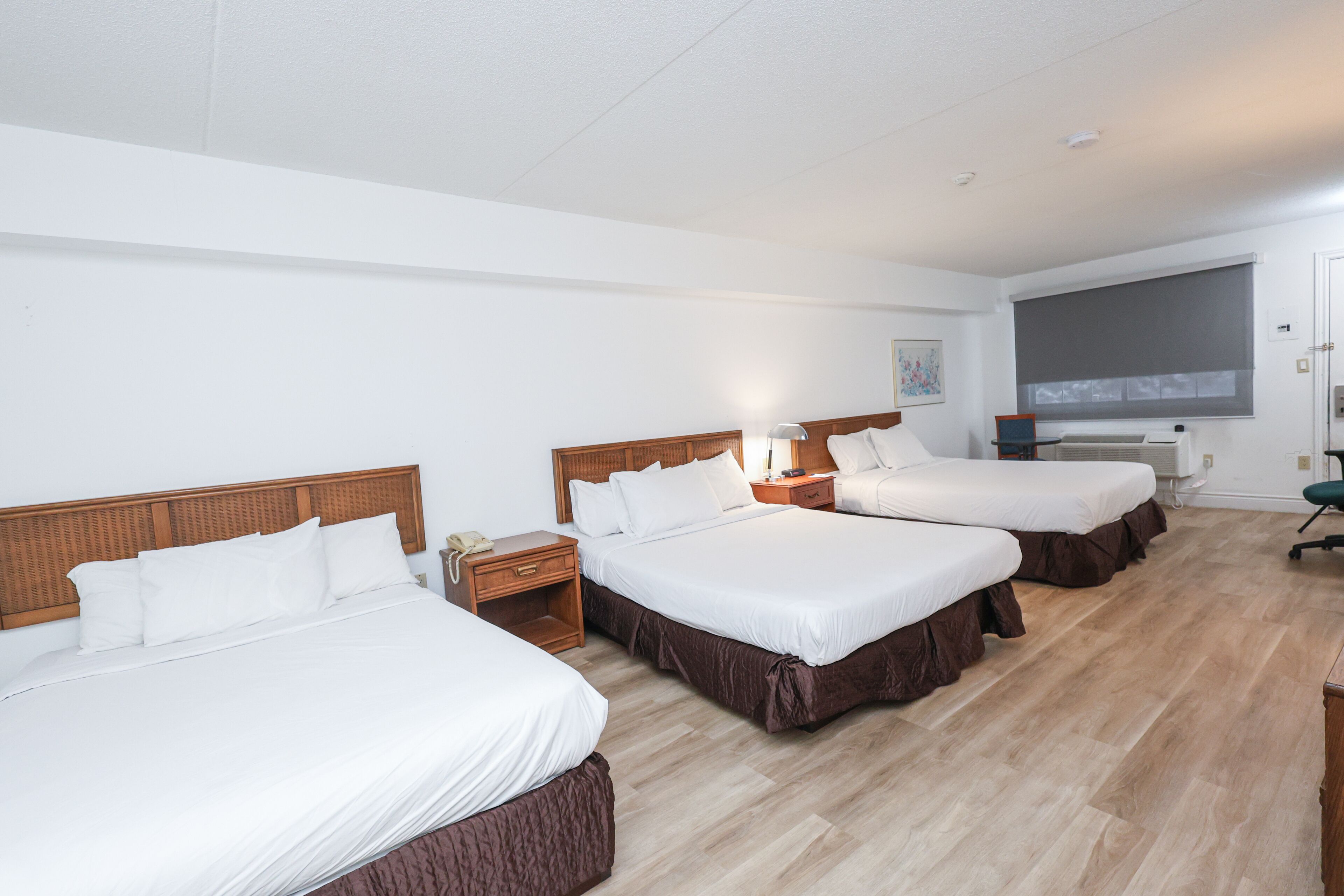 Photo - Travelodge by Wyndham Niagara Falls Lundys Lane