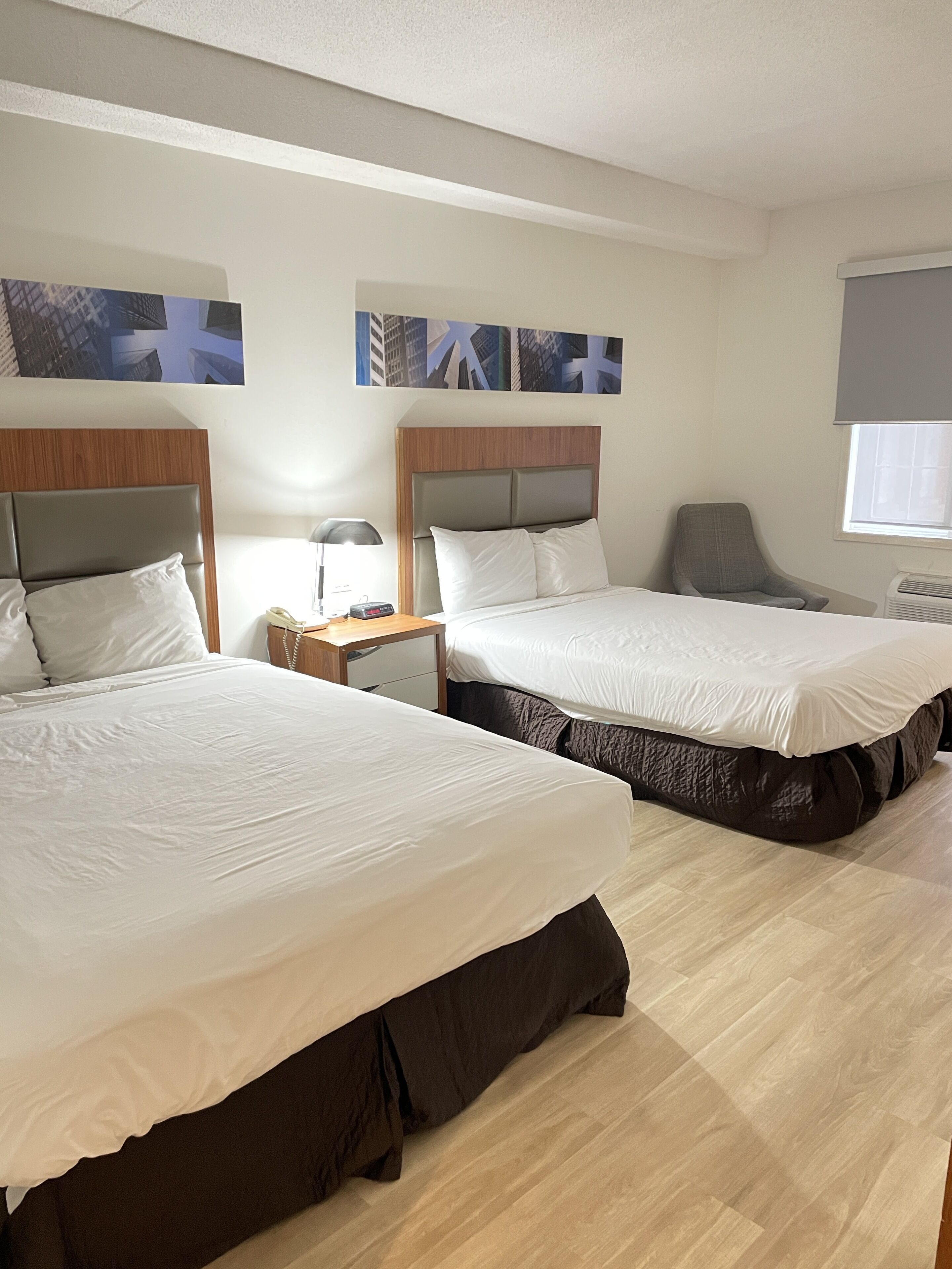 Photo - Travelodge by Wyndham Niagara Falls Lundys Lane