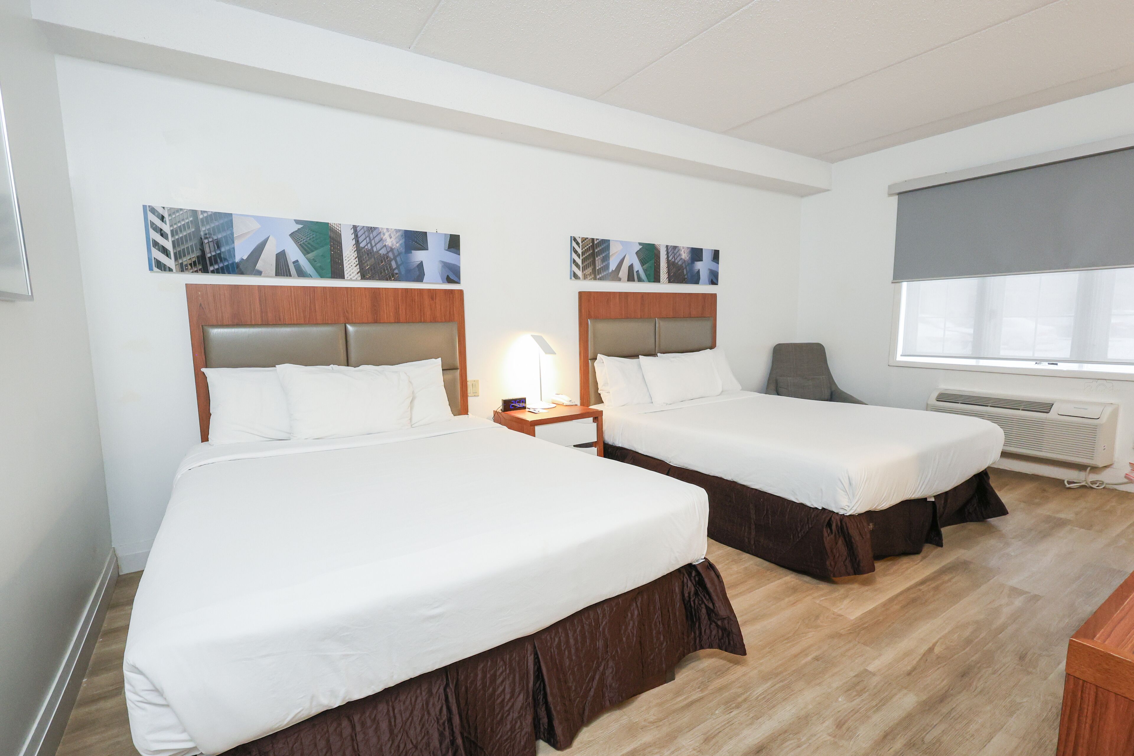 Photo - Travelodge by Wyndham Niagara Falls Lundys Lane