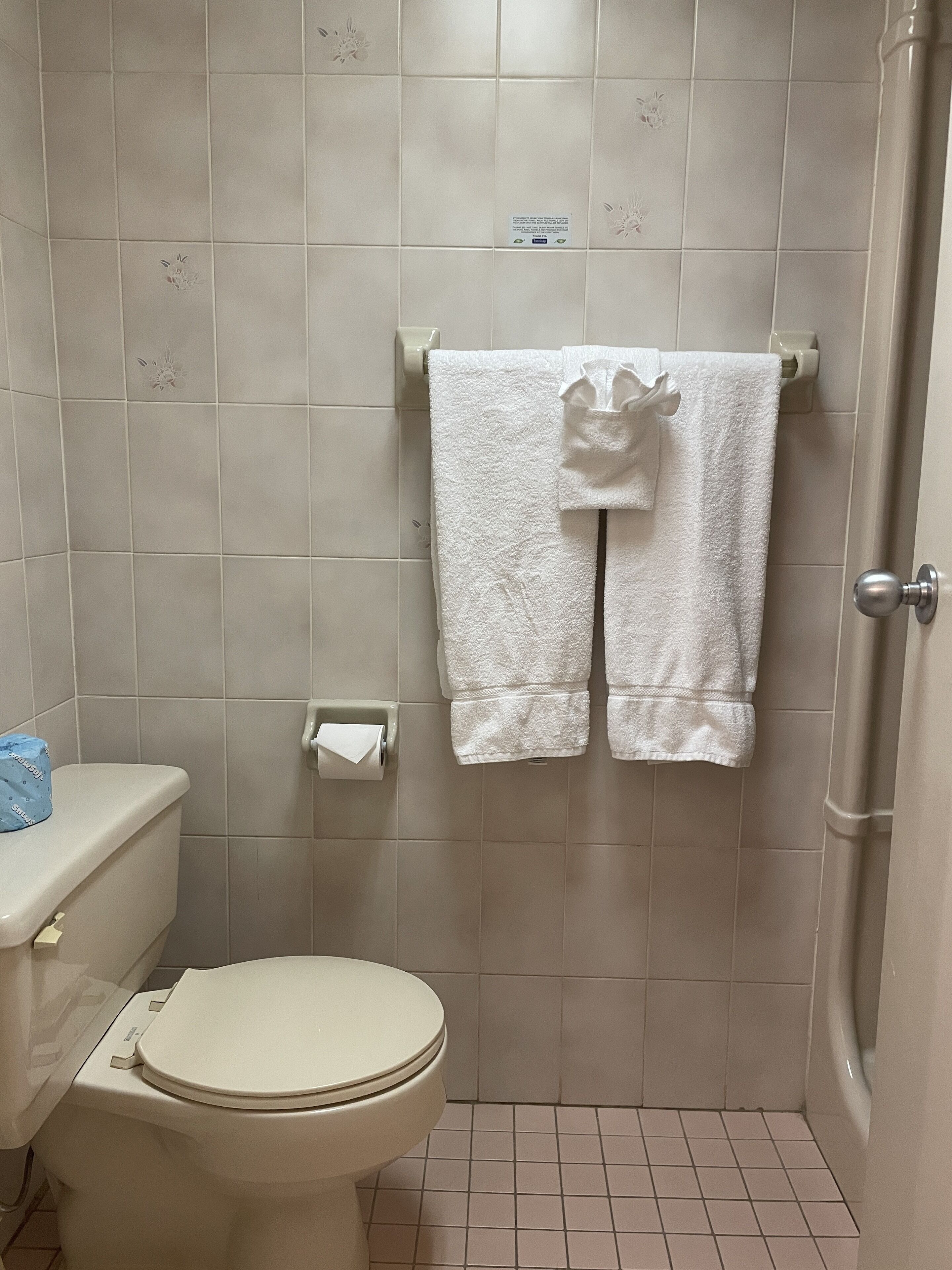 Photo - Travelodge by Wyndham Niagara Falls Lundys Lane