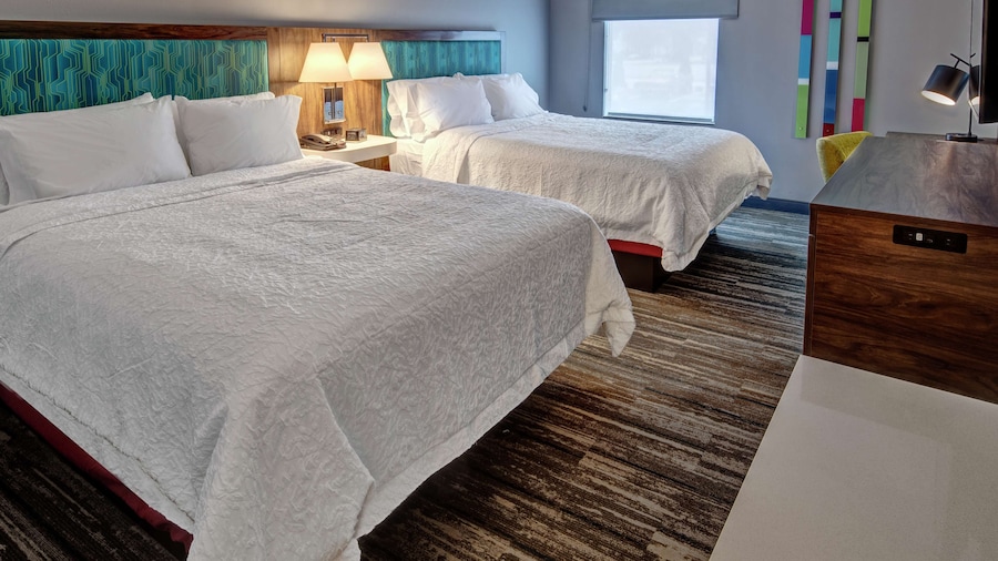 新阿尔巴尼西路易维尔恒庭酒店