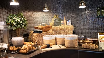 Frukostbuffé varje dag (EUR 20 per person)