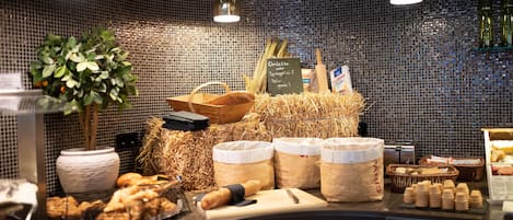 Tägliches Frühstücksbuffet (20 EUR pro Person)