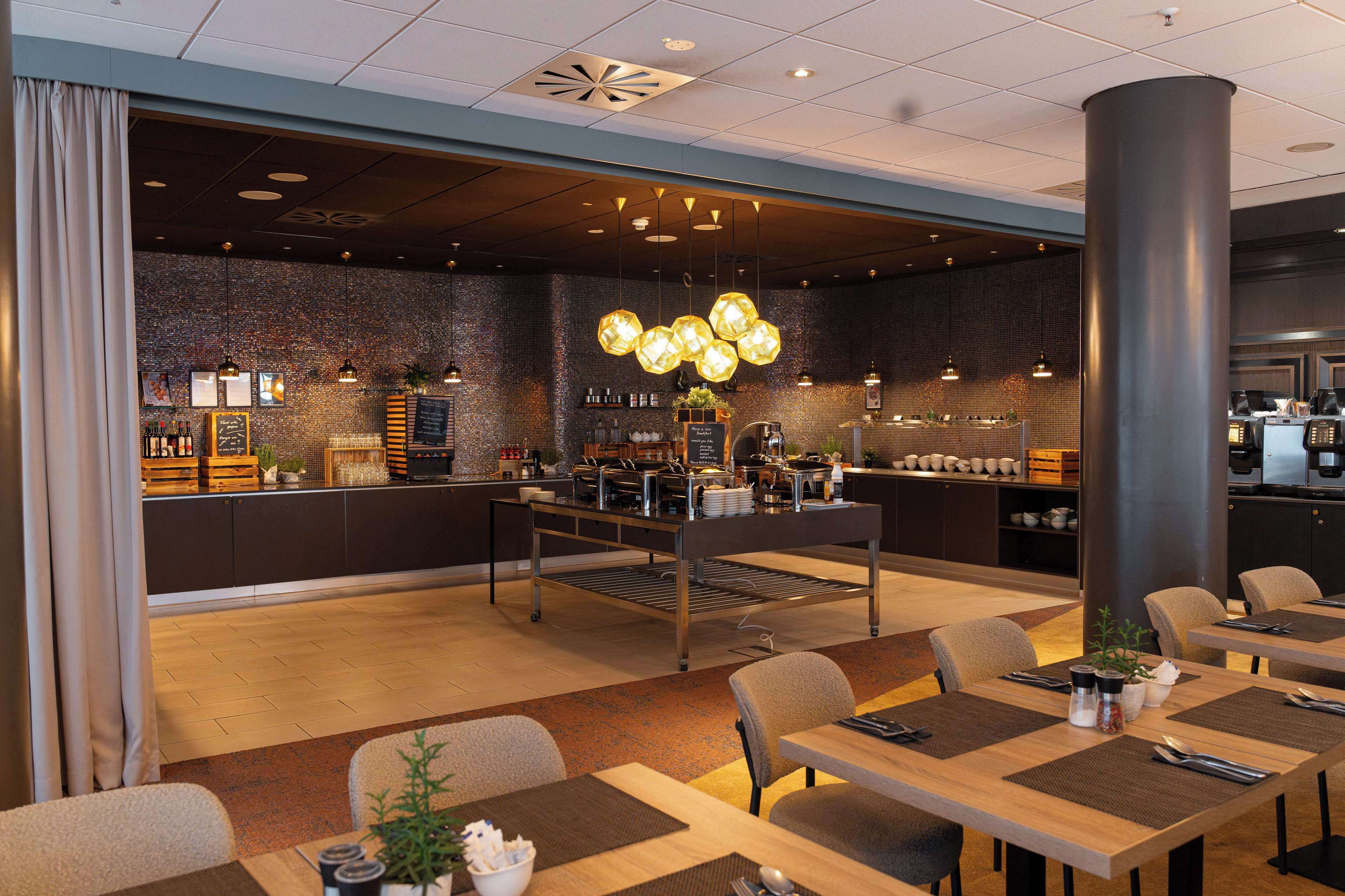 Desayuno buffet diario (EUR 20 por persona)