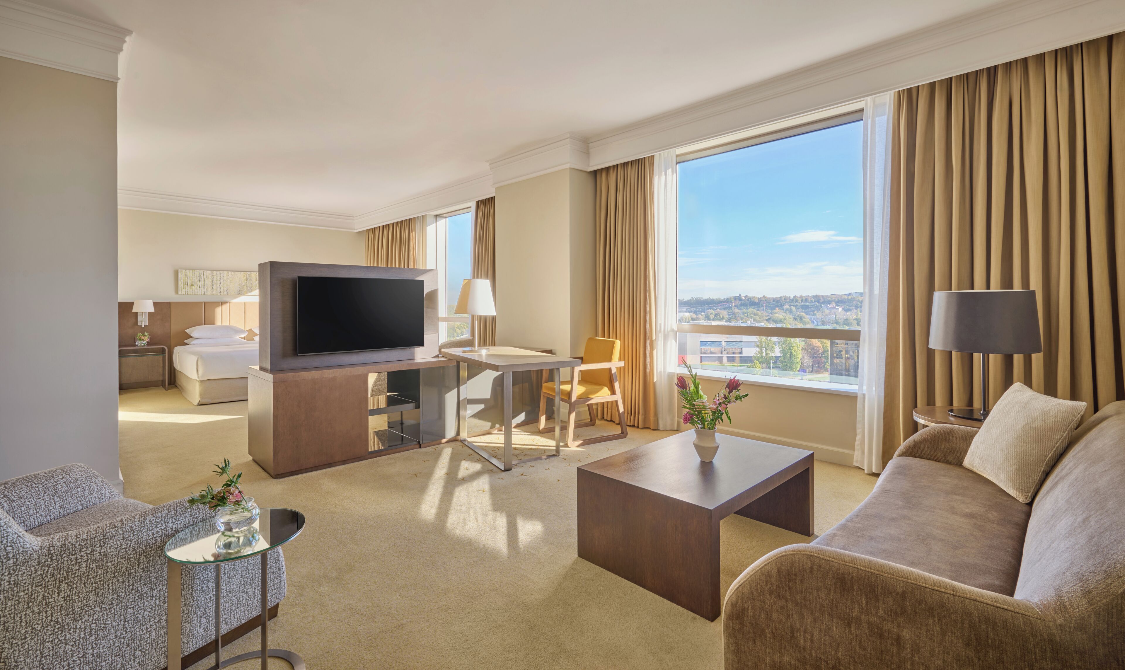 Deluxe Room, 1 King Bed (Club Access)