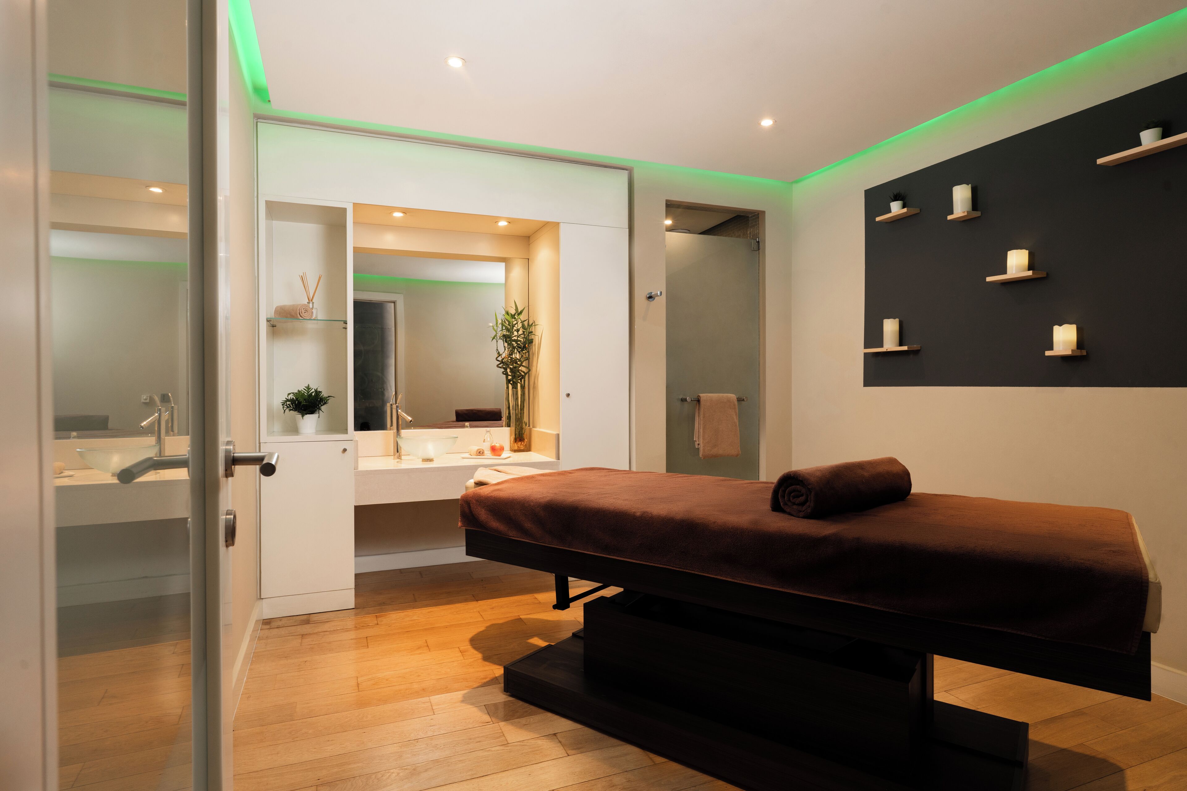 雙人療程室、桑拿、蒸氣室、身體療程、芳香療法、熱石按摩