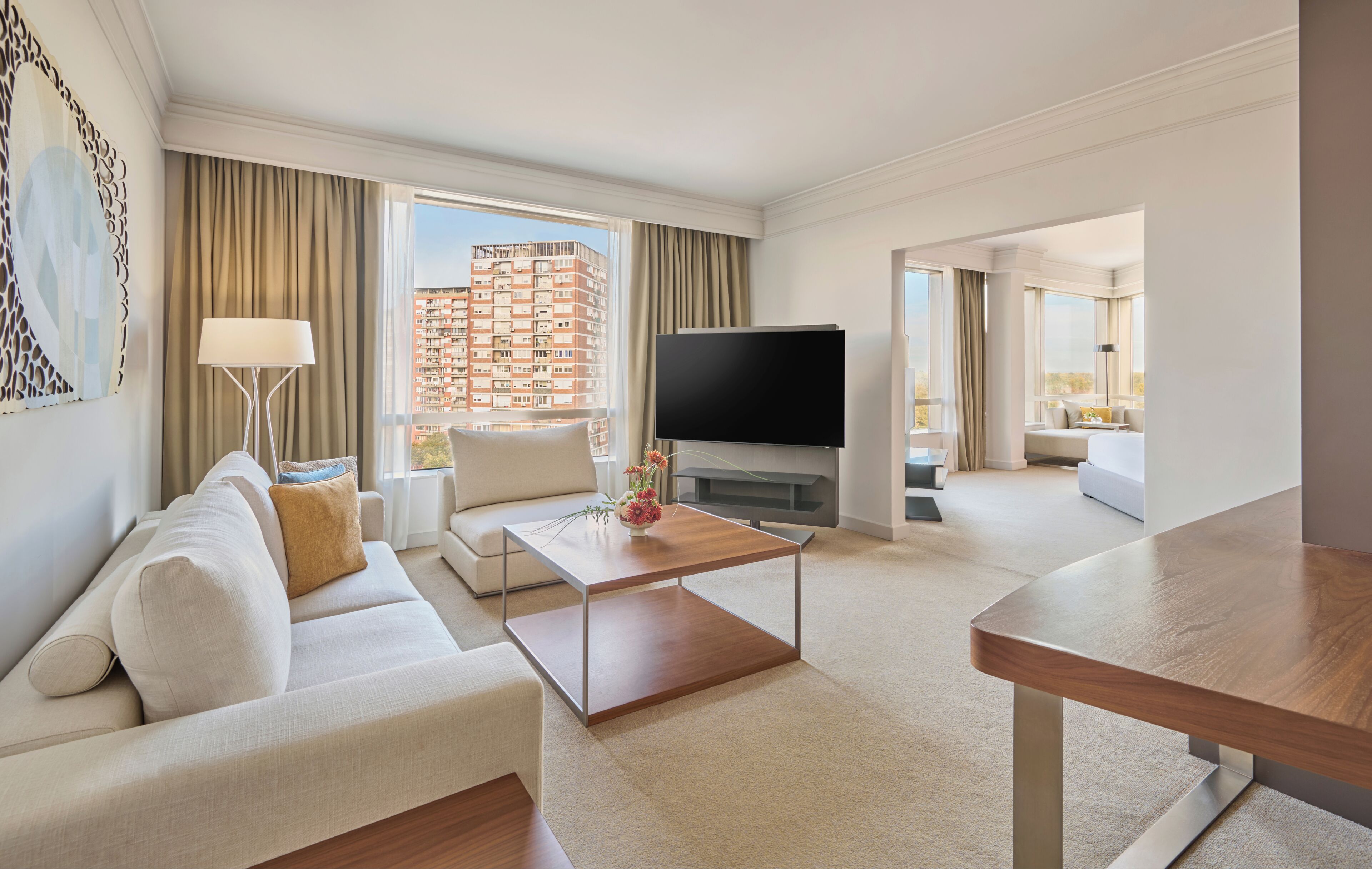 Regency Suite King (JRRC) | Két bảo mật tại phòng, bàn, khu vực làm việc phù hợp cho laptop 