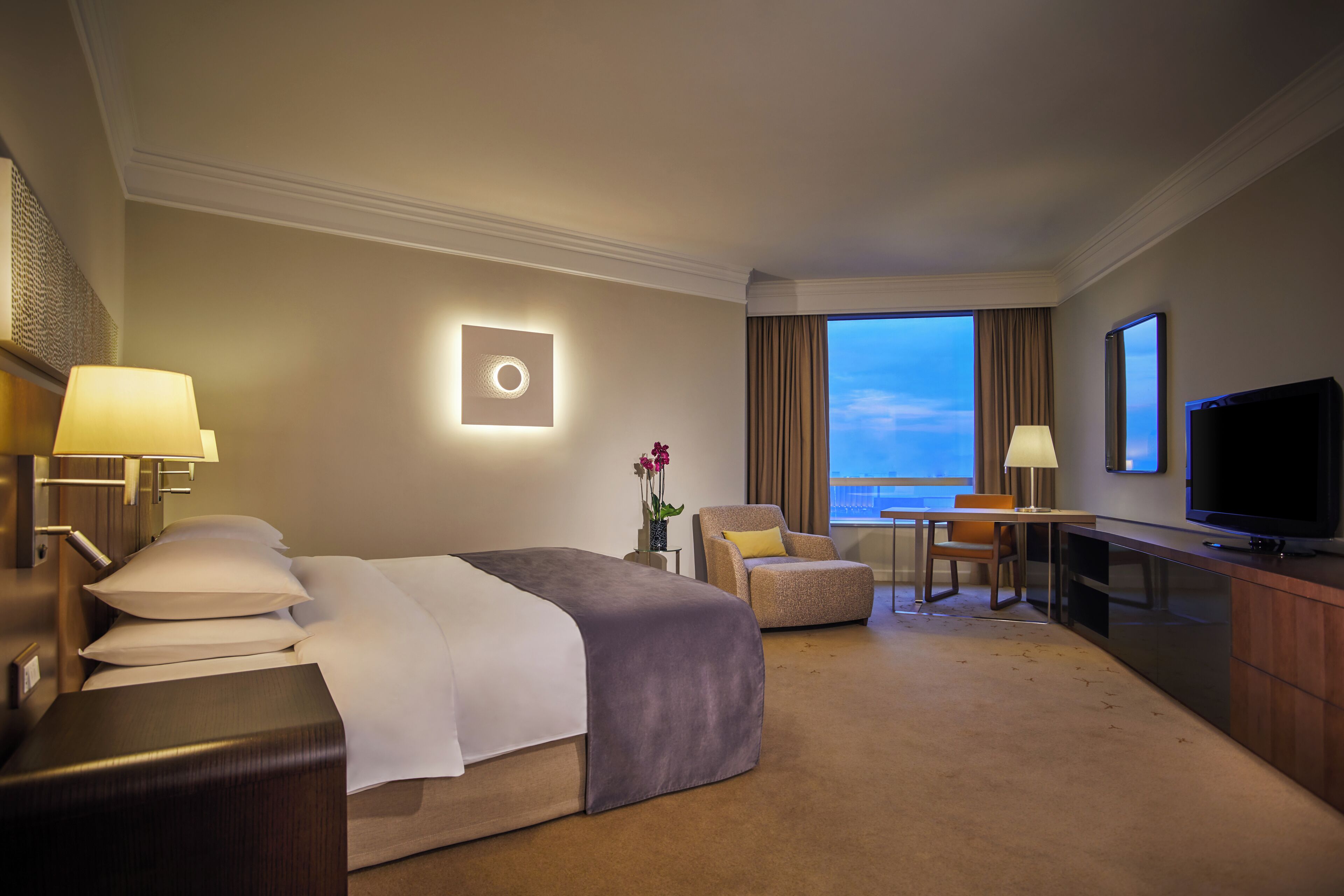 Habitació Deluxe, 1 llit de matrimoni gran | Caixa forta a l'habitació i escriptori 