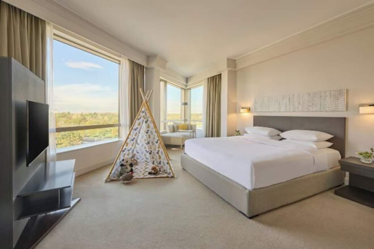 In-room safe, desk, laptop workspace, blackout curtains