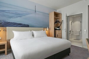 Colchones con pillow-top, minibar y caja de seguridad en la habitación 