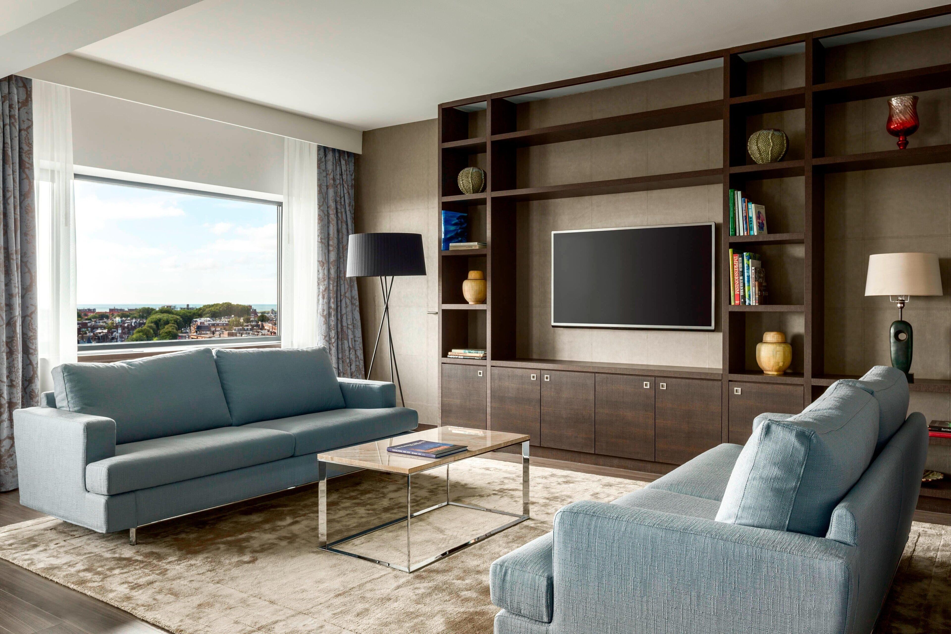 presidential suite, 1 king bed | living area | 32-inch flat-screen tv with satellite channels, tv