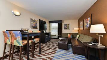 Suite, 1 slaapkamer | 1 slaapkamer, luxe beddengoed, een kluis op de kamer, een bureau