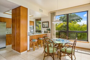 Condo, 1 Bedroom | In-room dining