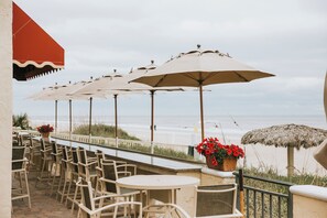 2 restaurants servant le déjeuner