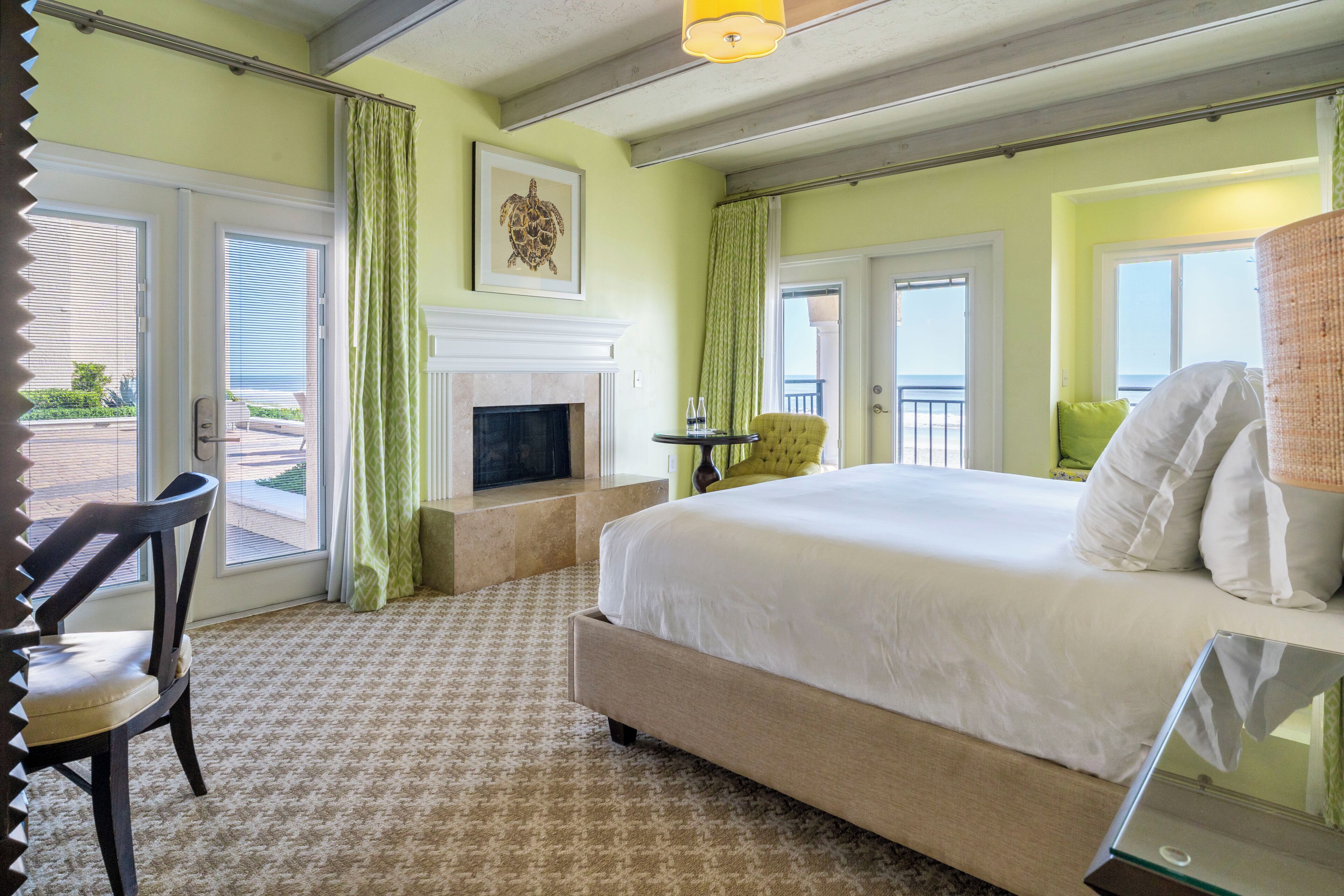 Room, 1 King Bed, Oceanfront (Preferred) | Premium bedding, minibar, in-room safe, desk