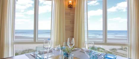 2 restauranter, frokost serveres