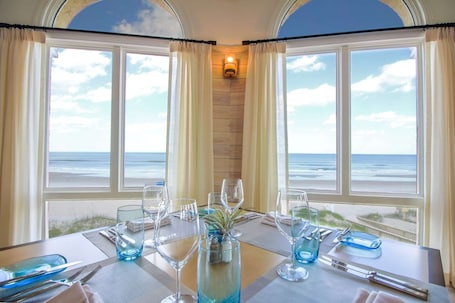 2 restaurantes, se sirve desayuno . The Lodge and Club at Ponte Vedra Beach