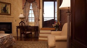 1 bedroom, premium bedding, down comforters, pillowtop beds