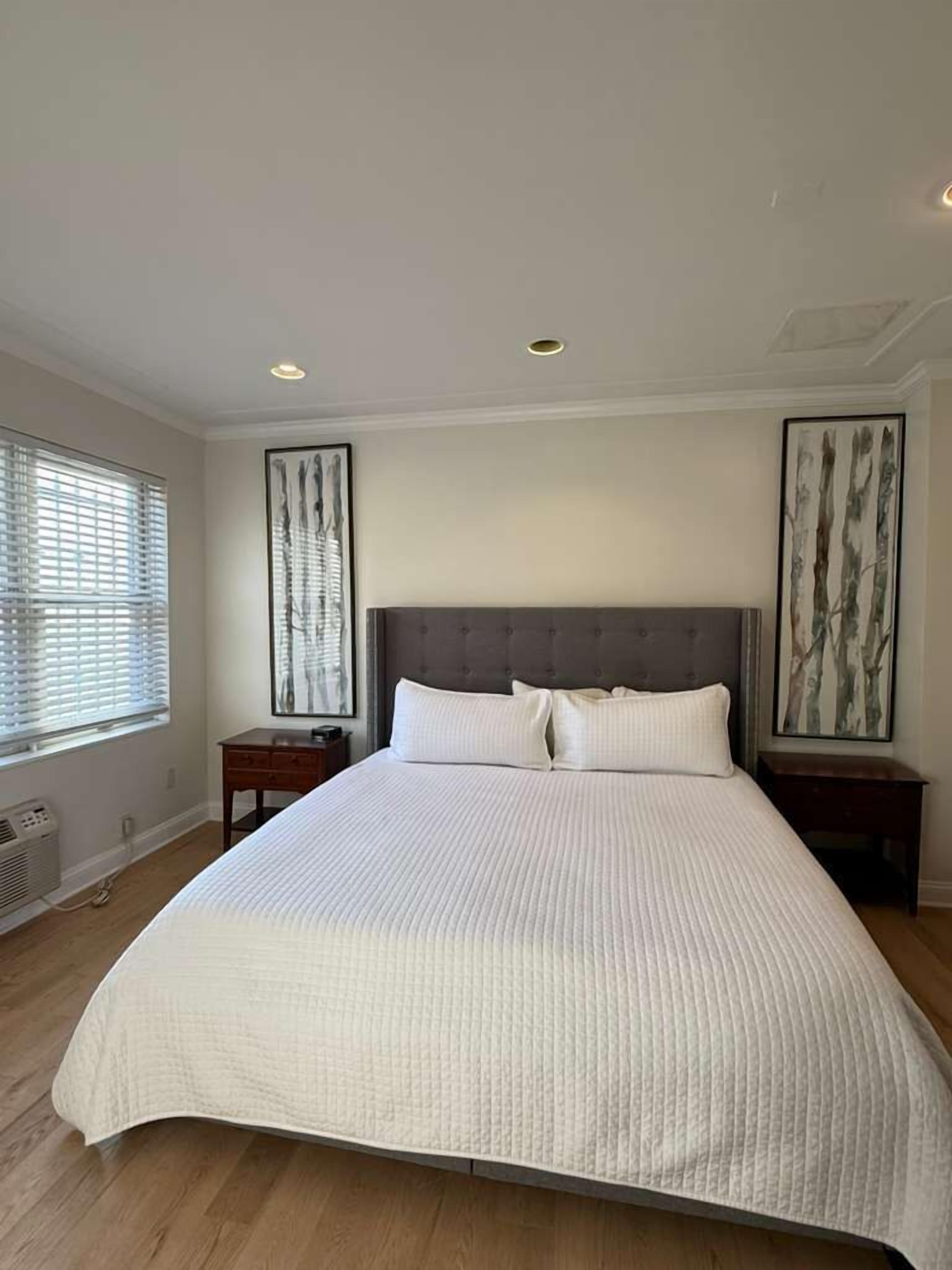 Habitación estándar | Ropa de cama de alta calidad, edredón y camas con pillow-top 