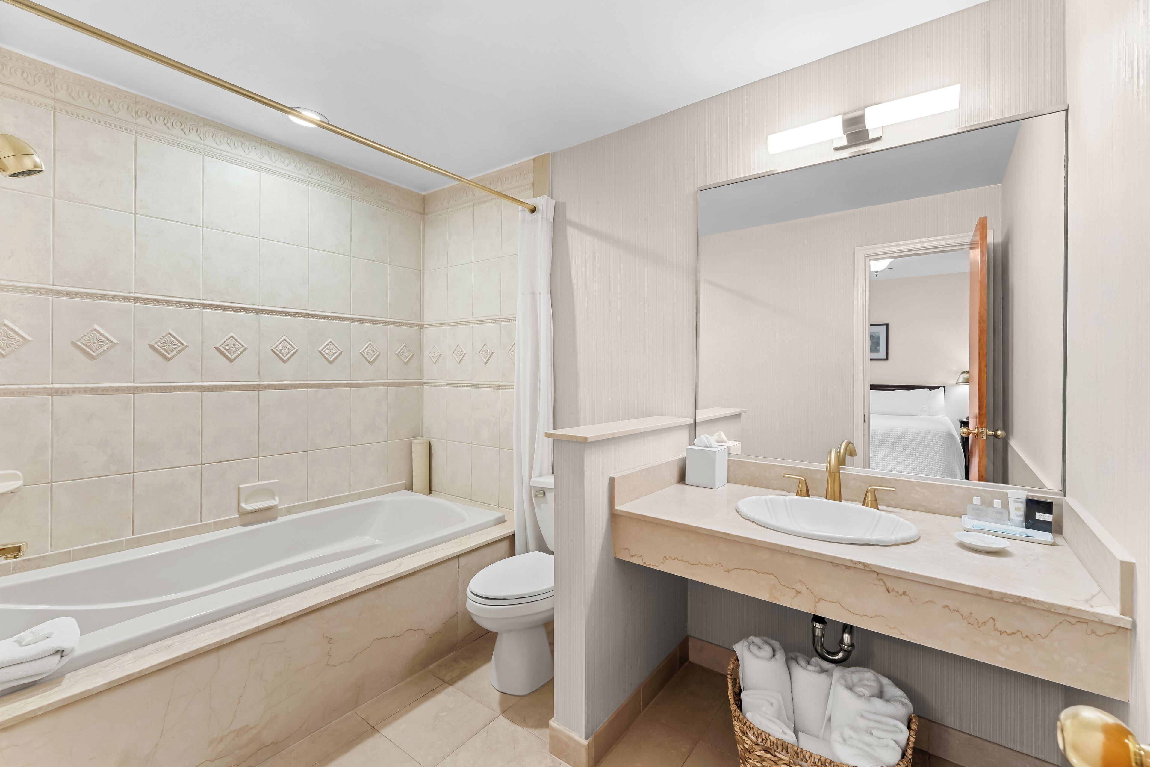 Standard Room-1 King Bed | Bathroom | Combined shower/bathtub, free toiletries, hair dryer, bathrobes