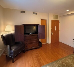 1 bedroom, premium bedding, down comforters, pillowtop beds