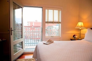 Standard Room, 1 Queen Bed (Standard Queen) | 1 bedroom, premium bedding, down comforters, pillowtop beds